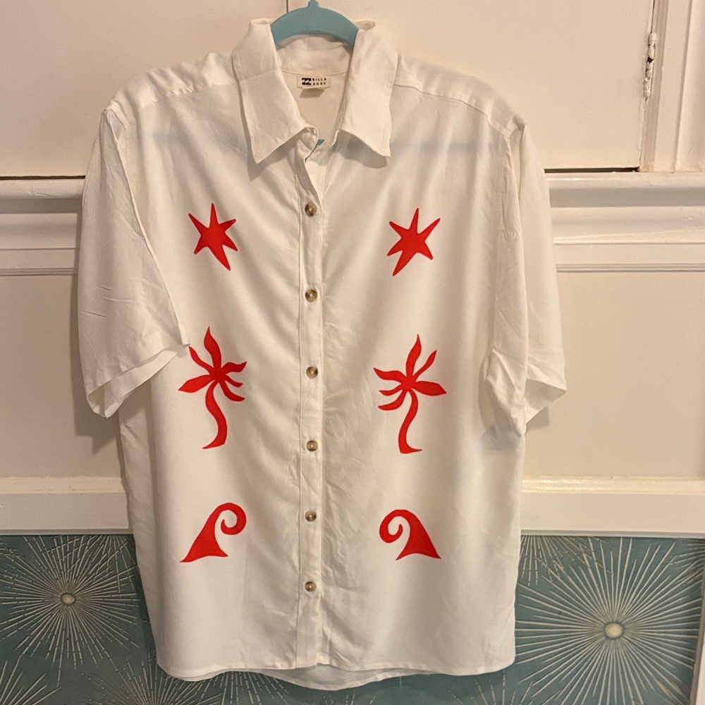 Billabong ‘On Vacation’ White Button-Down Shirt w/Red Graphic Prints. Size S
